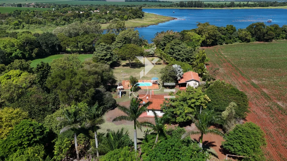 Imagens do imóveis Chácara molhada à venda com 30.492 m² - 3 casas - piscina - acesso direto ao rio - Alvorada do Sul PR