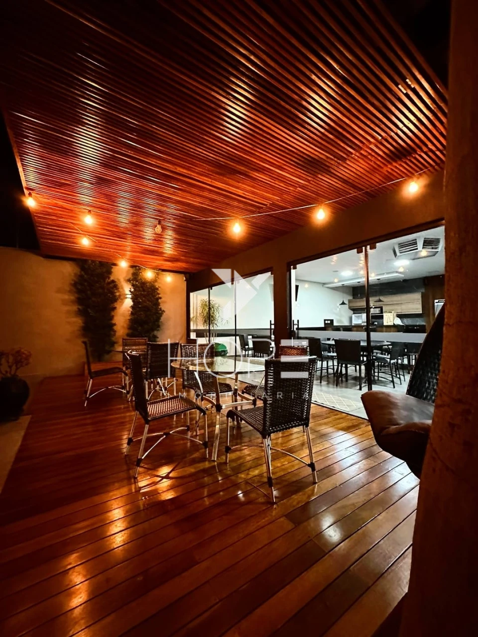 Imagens do imóveis Imóvel Comercial de Alto Padrão com Piscina e Espaço Gourmet à Venda em Cambé – Jardim do Café