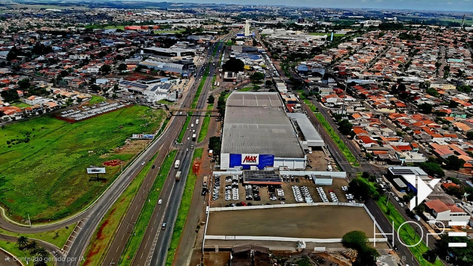 AMPLO BARRACÃO COMERCIAL DE 700 m² AS MARGENS DA AVENIDA TIRADENTES