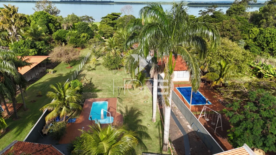 Imagens do imóveis Chácara molhada à venda com 1.872 m² - 1 quarto - piscina - salão de festas - Alvorada do Sul PR