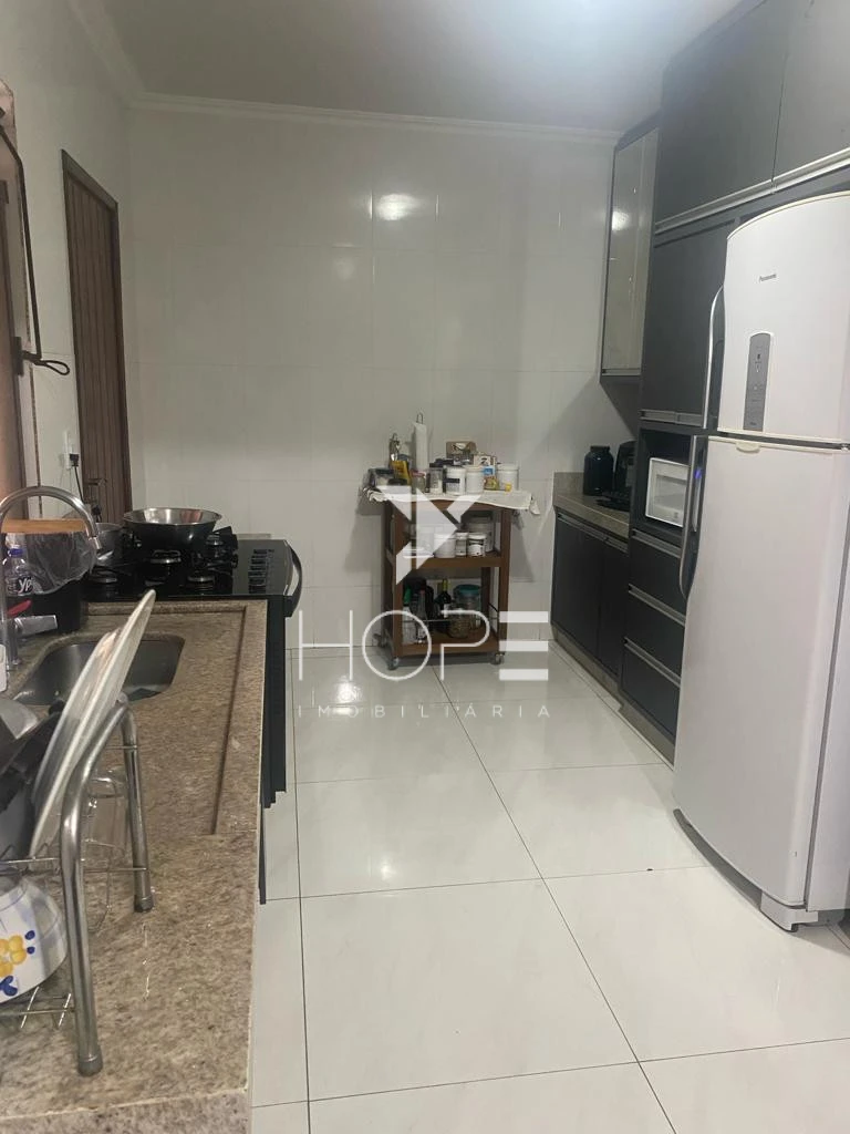 Sobrado à Venda - 6 Quartos – 306 m² de terreno – Portal de Versalhes 2 – Zona Oeste – Londrina/PR