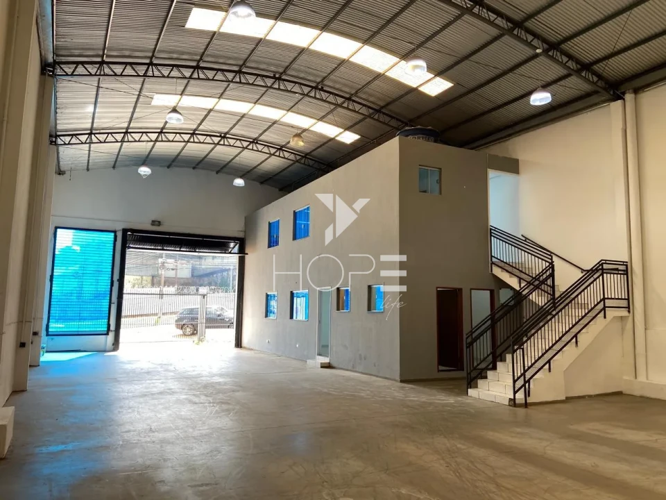 Barracão comercial para venda e locação com 650m² - terreno com 784m² - Bairro Andes - Londrina PR