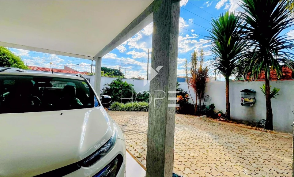 Imagens do imóveis Casa à venda com 250 m² - 3 quartos sendo 2 suítes - 4 vagas - espaço gourmet - Conjunto do Café - Zona Norte - Londrina PR