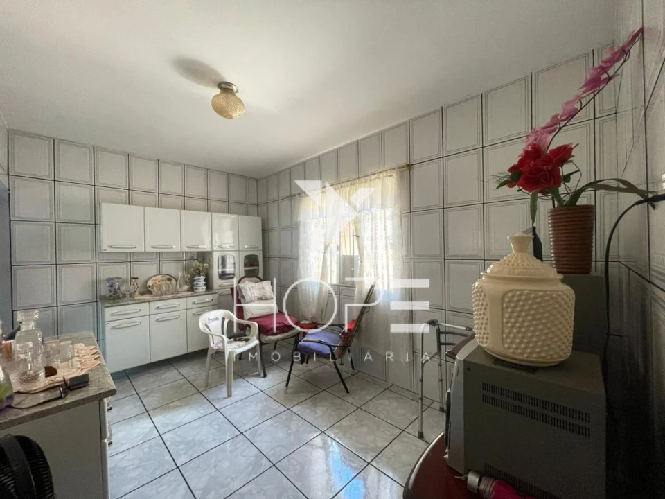 Casa à venda com edícula e terreno amplo no Jardim Silvino – Cambé/PR