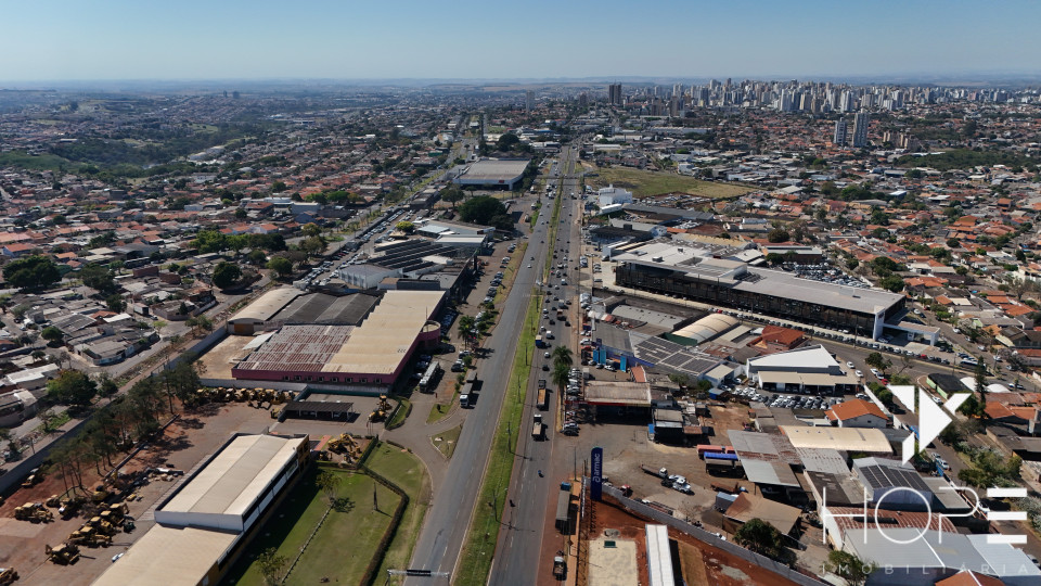 Imagens do imóveis Galpão/Barracão de 6.817 m² na Avenida Tiradentes, Londrina – Venda e Locação