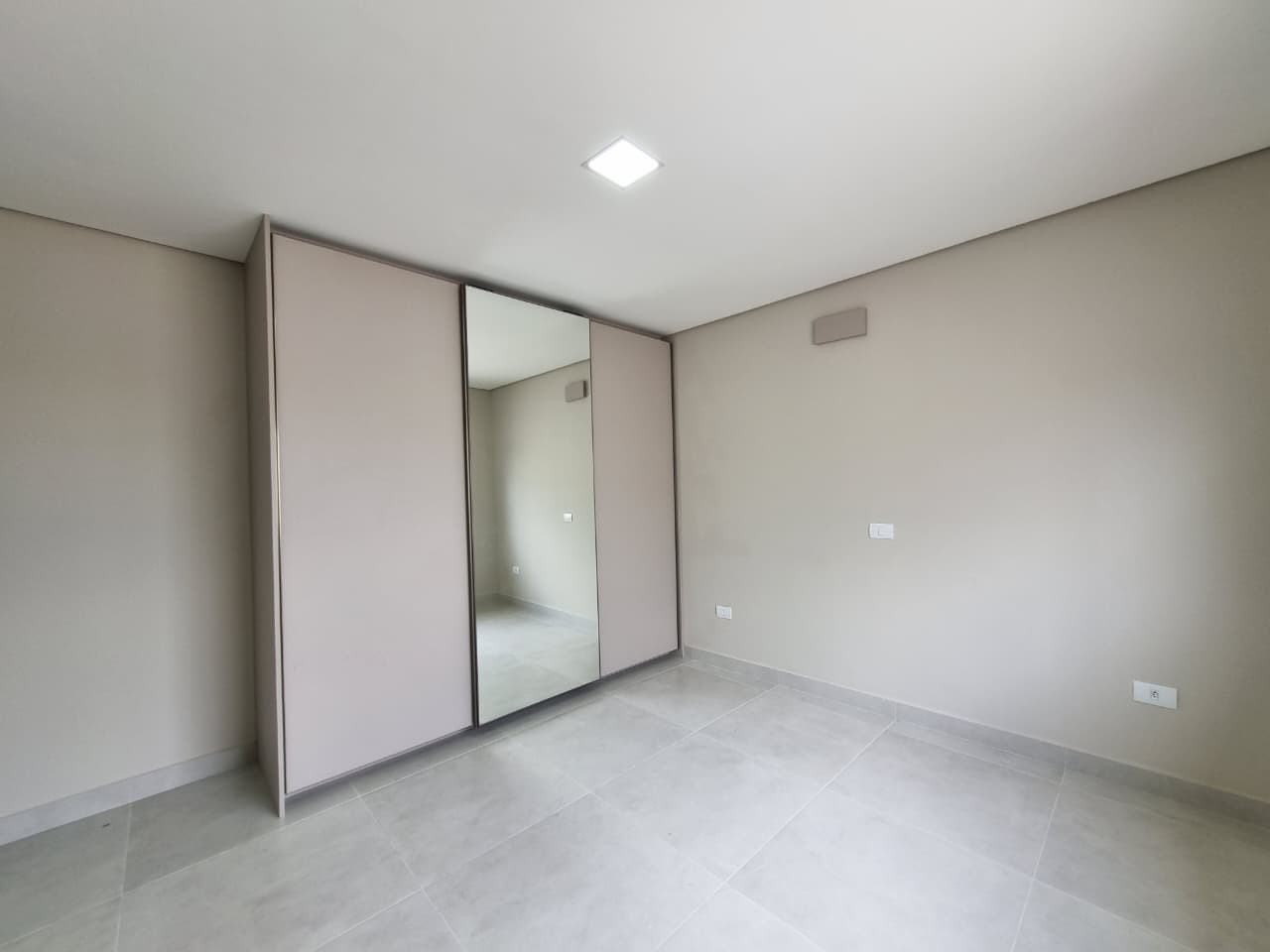 Imagens do imóveis Casa assobradada à venda  – 3 quartos com suíte – 180m² – Conjunto Semiramis Barros Braga – Londrina/PR