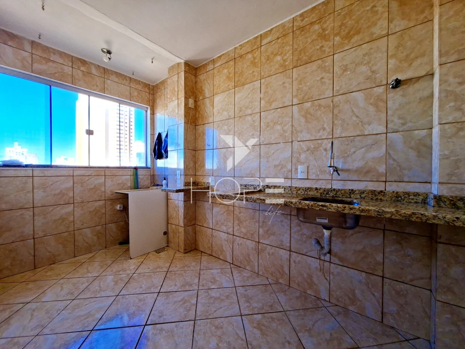 Imagens do imóveis Edifício Camburiú - apartamento à venda com 2 quartos - andar alto - sol da manhã - Centro - Londrina PR