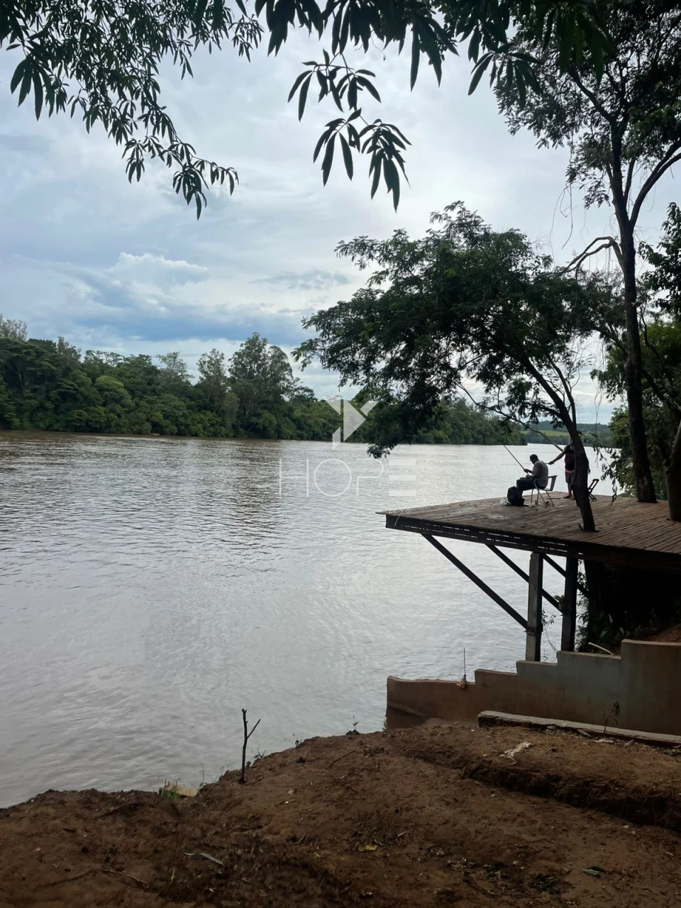 Imagens do imóveis Terreno à venda na beira do Rio Tibagi com 4.250 m² – Jataizinho/PR