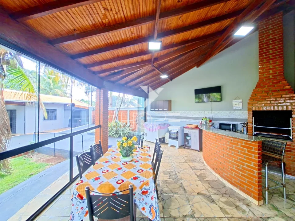 Imagens do imóveis Chácara molhada à venda com 1.872 m² - 1 quarto - piscina - salão de festas - Alvorada do Sul PR