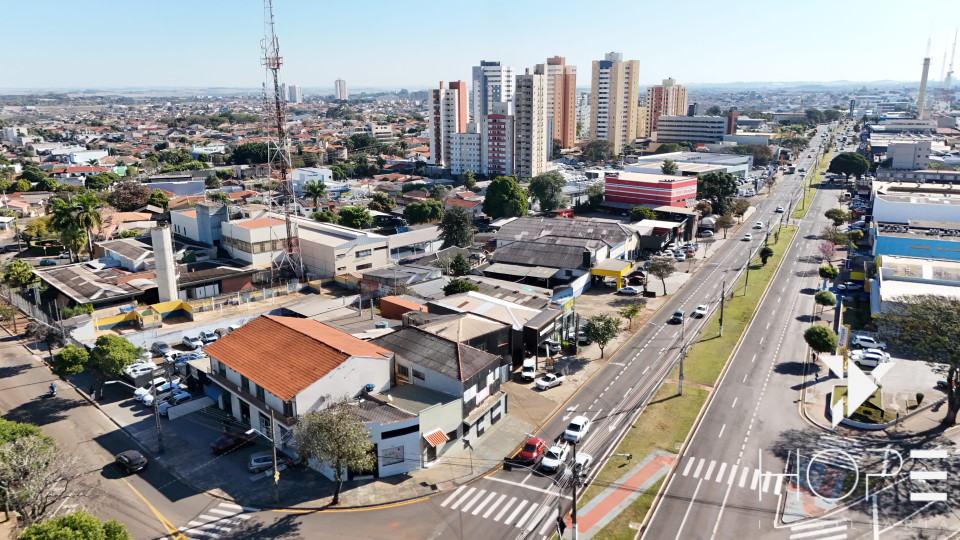 Imagens do imóveis Invista em Localização : Amplo espaço Comercial de 2.000 m² para Demolição ou Novo Projeto
