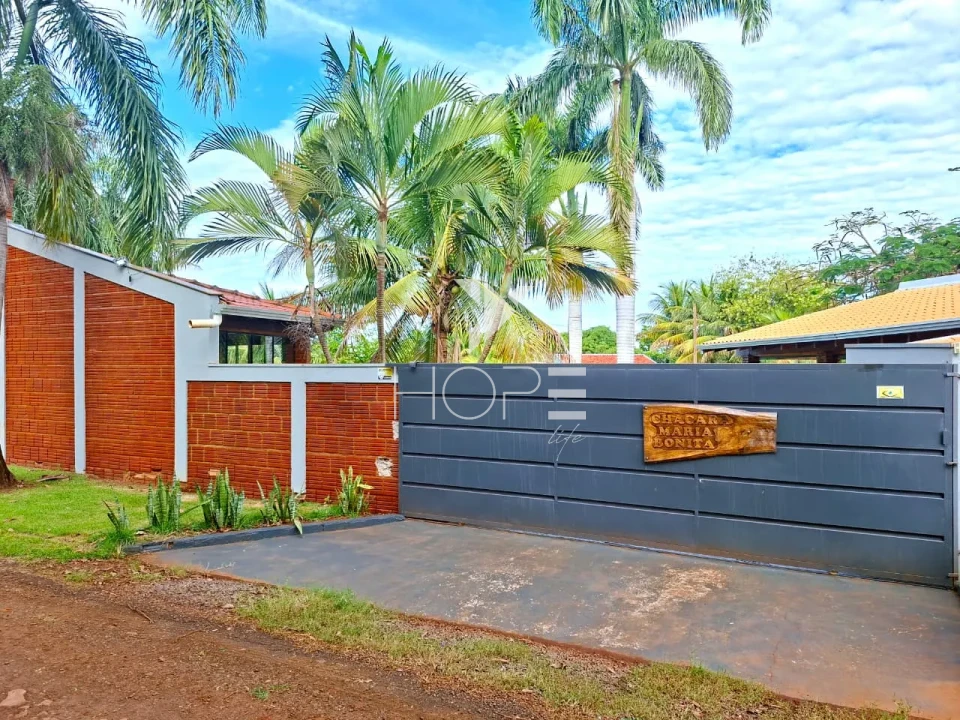 Imagens do imóveis Chácara molhada à venda com 1.872 m² - 1 quarto - piscina - salão de festas - Alvorada do Sul PR