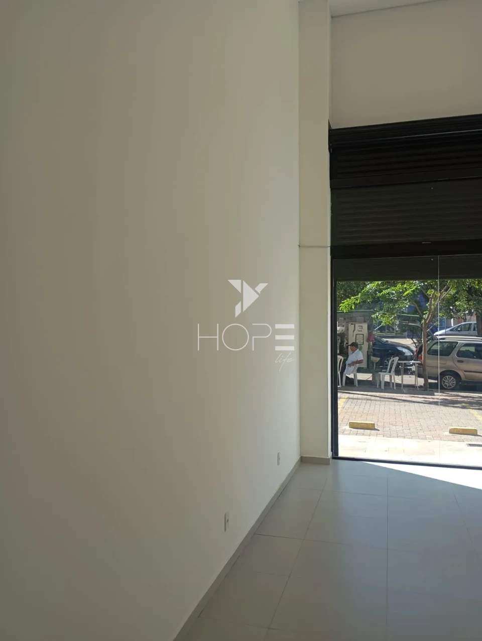 Imagens do imóveis Loja comercial para locação com 45m² - vitrine em vidro - Avenida Saul Elkind - Zona Norte - Londrina PR