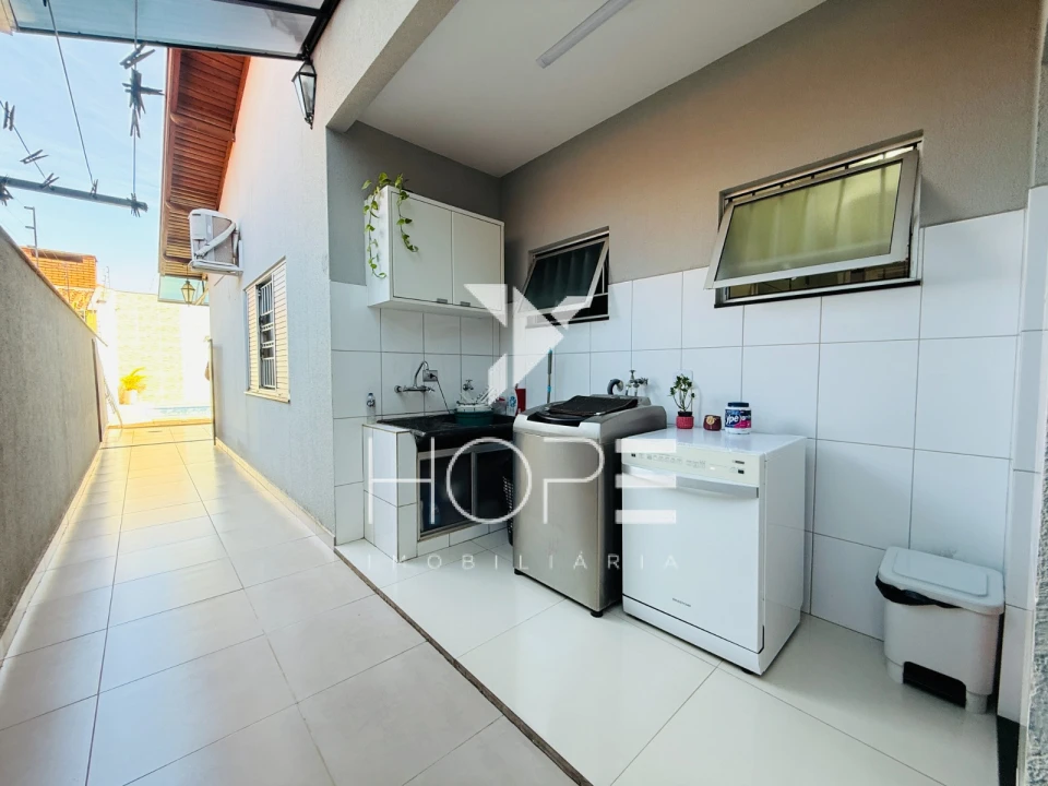 Casa à venda – 3 quartos – 180 m² – Jardim Brasília – Londrina/PR