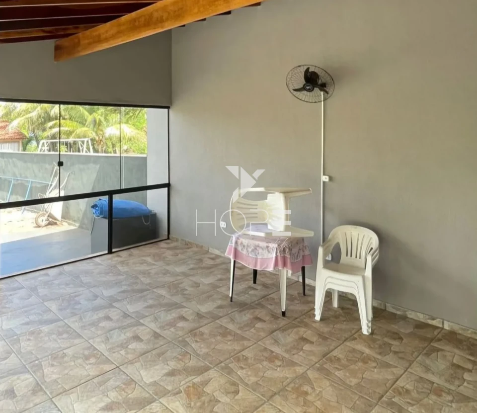 Imagens do imóveis Chácara molhada à venda com 1.872 m² - piscina e churrasqueira - próxima ao lago - Alvorada do Sul PR