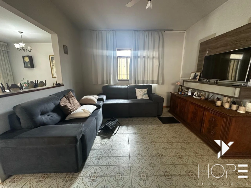 Casa à venda  próximo a Av. Higienópolis e Av. Jk.  – Londrina/PR