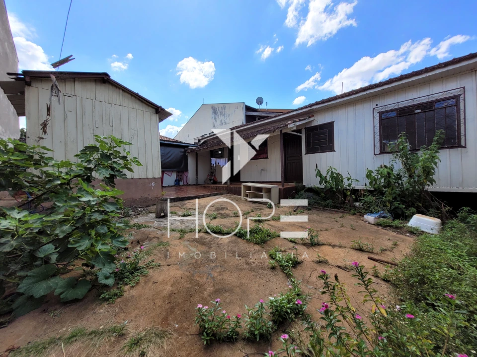 Imagens do imóveis Casa de Madeira 3 Quartos com Edícula à Venda na Zona Oeste de Londrina – Bairro Quebec