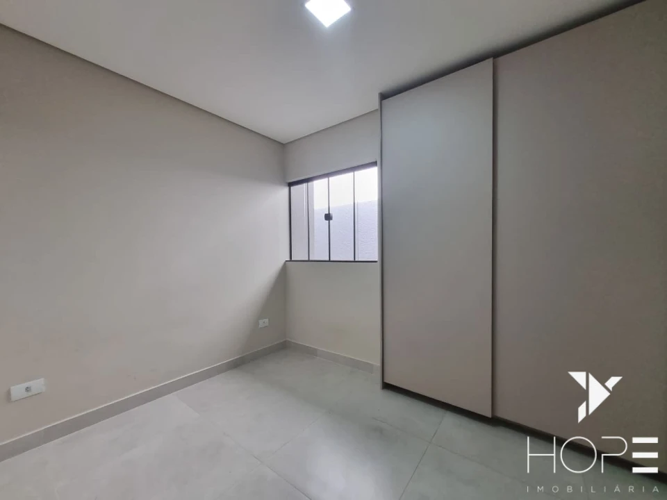 Imagens do imóveis Casa geminada assobradada à venda  – 3 quartos com suíte – 180m² – Conjunto Semiramis Barros Braga – Londrina/PR