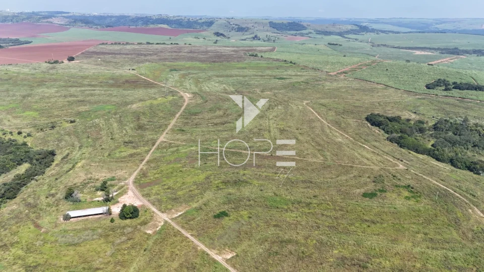 Imagens do imóveis Fazenda à venda com 483 alqueires - 77% de aproveitamento - potencial para irrigação - Botucatu SP