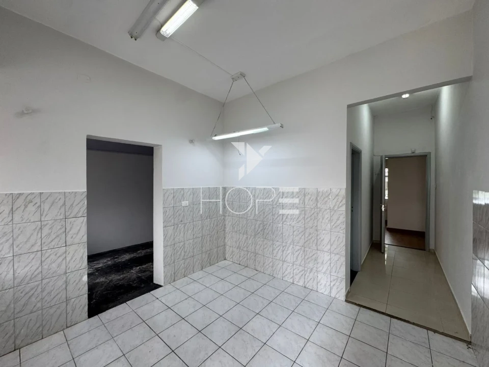Imagens do imóveis Casa comercial com 260 m² - 6 vagas para clientes - edícula - Londrina PR