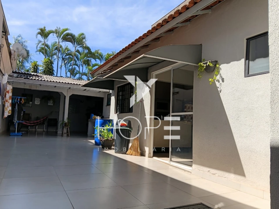 Casa com Edícula à Venda – 286m² – 4 Quartos (2 Suíte) – Bandeirantes – Zona Oeste – Londrina/PR