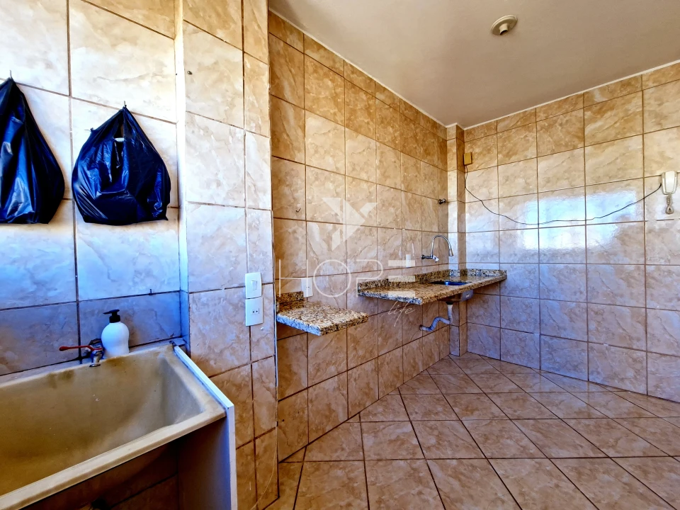 Imagens do imóveis Edifício Camburiú - apartamento à venda com 2 quartos - andar alto - sol da manhã - Centro - Londrina PR