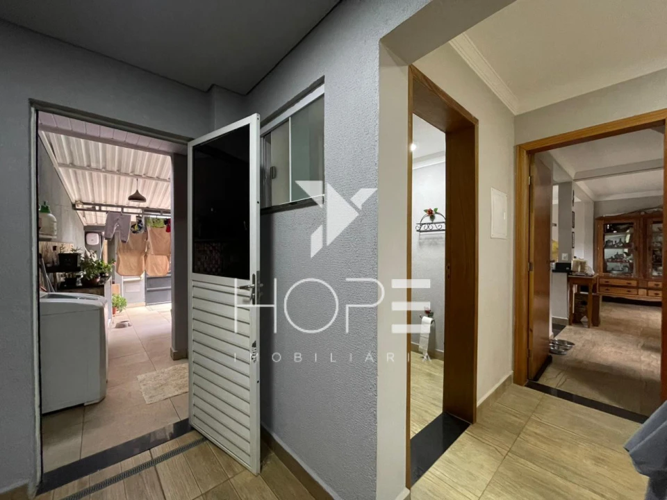 Sobrado à Venda com Energia Solar – 178m² Intern – 4 Quartos (1 Suíte) – Monte Belo – Zona Sul – Londrina/PR