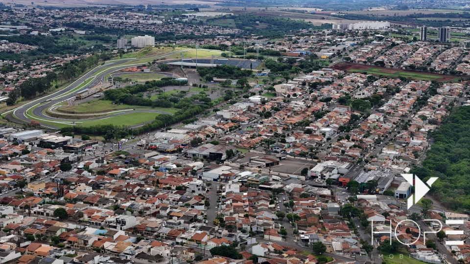 CASA COM TERRENO DE 600 m²  PROXIMO AO ESTADIO DO CAFÉ