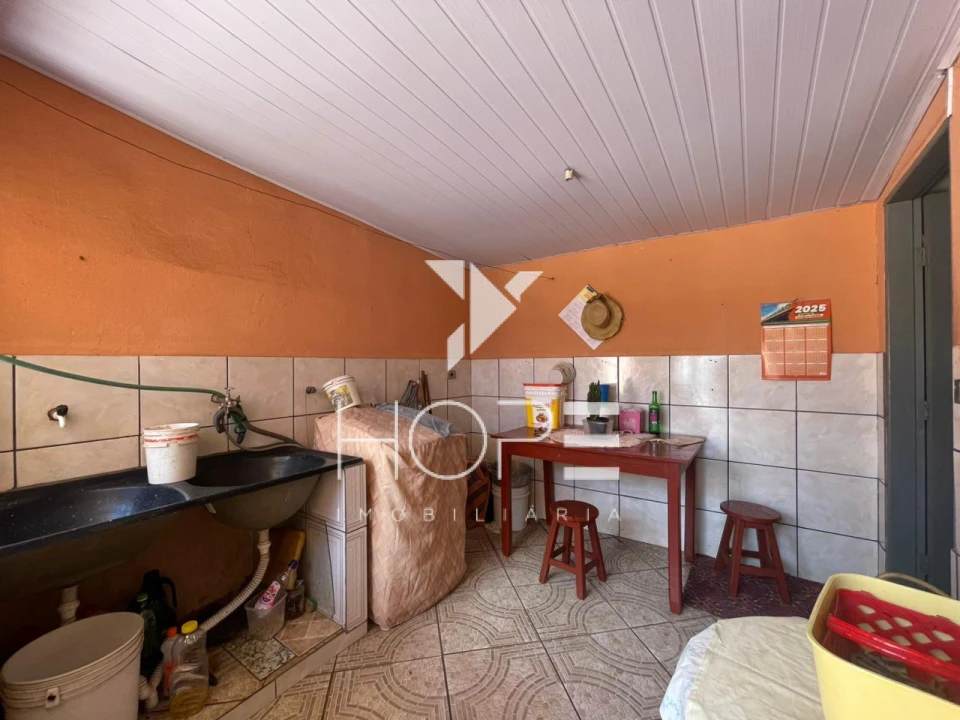 Casa à venda com edícula e terreno amplo no Jardim Silvino – Cambé/PR