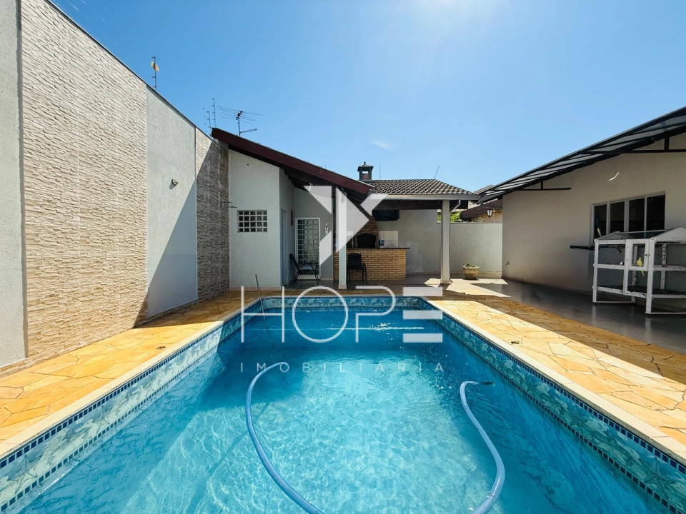 Casa à venda – 3 quartos – 180 m² – Jardim Brasília – Londrina/PR