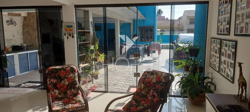 Imagens do imóveis Sobrado comercial à venda com 225 m² - 3 apartamentos independentes - Itapoá SC - Próximo do Mar