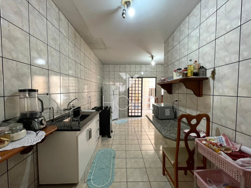 Imagens do imóveis Casa à Venda com Barracão Idependente – 3 Quartos (1 Suíte) – 317m² de Terreno – Pacaembu – Londrina/PR