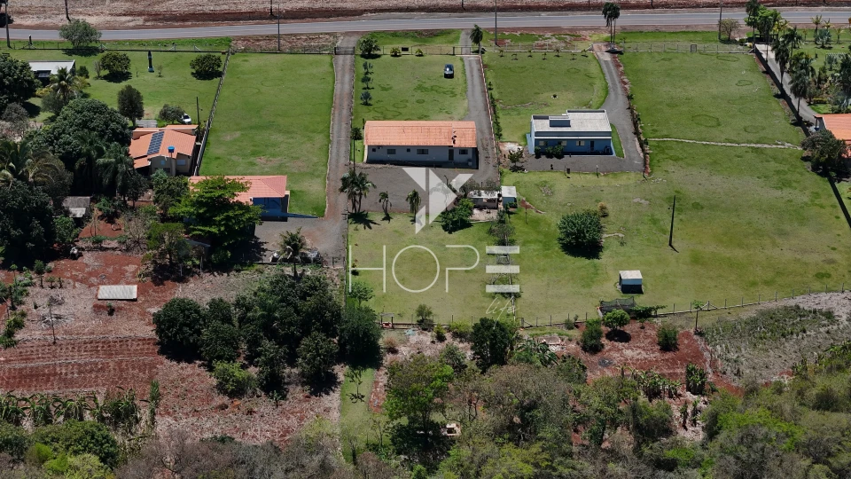 Imagens do imóveis Chácara à venda com 10.278 m² - 3 quartos - 2 banheiros - Rodovia Engenheiro Ângelo Lopes - Ibiporã PR