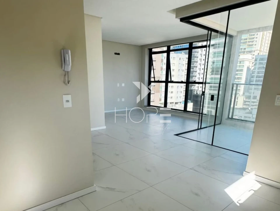 Residencial Ilha de Creta - apartamento à venda com 112m² - 3 suítes - 600 metros do mar - Meia Praia - Itapema SC