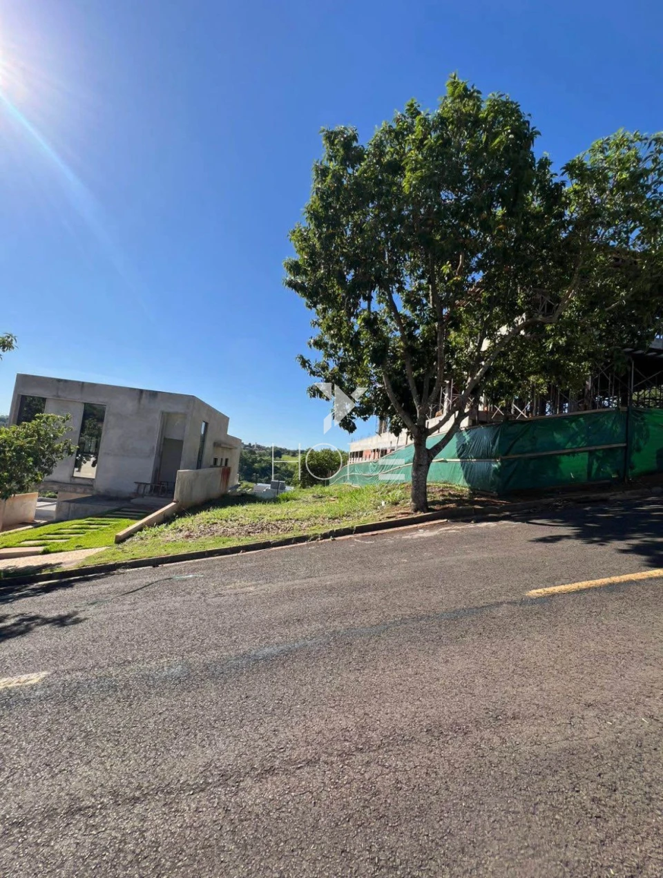 Imagens do imóveis Terreno à venda no Condomínio Royal Boulevard com 452 m² – Ibiporã/PR