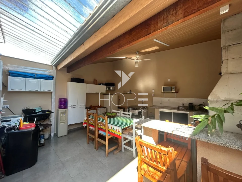 Imagens do imóveis Casa Geminada à venda com 126 m² - 3 quartos - 1 suíte - área gourmet - Zona Norte - Londrina PR