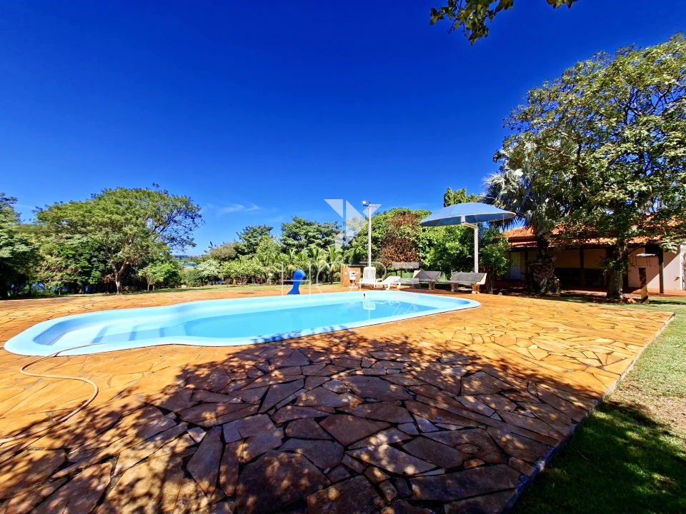 Imagens do imóveis Chácara molhada à venda com 30.492 m² - 3 casas - piscina - acesso direto ao rio - Alvorada do Sul PR