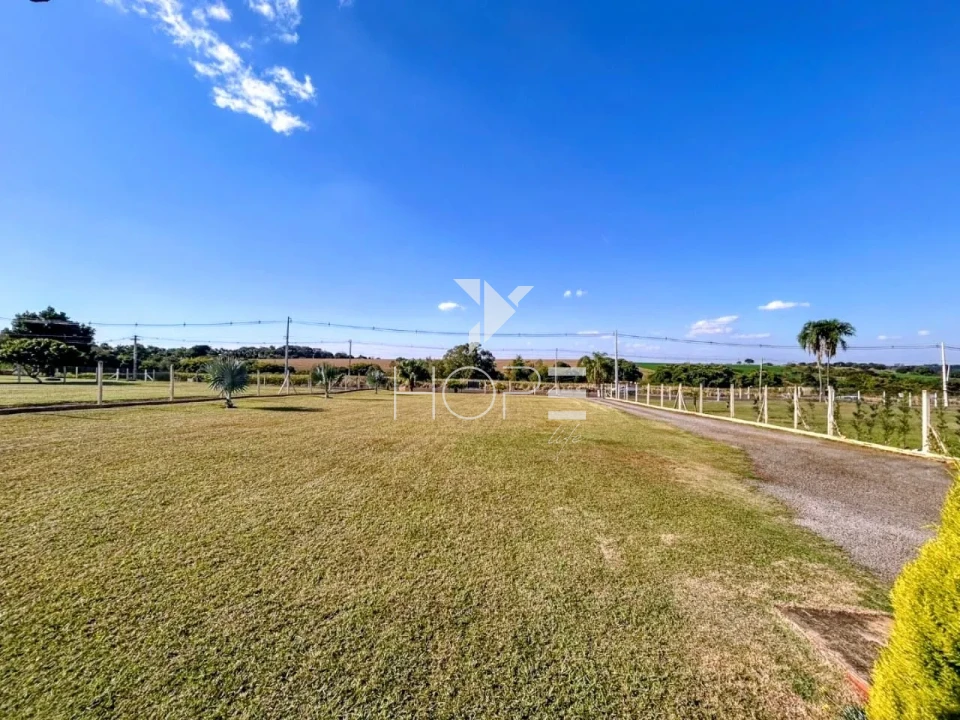 Imagens do imóveis Chácara à venda com 10.278 m² - 3 quartos - 2 banheiros - Rodovia Engenheiro Ângelo Lopes - Ibiporã PR