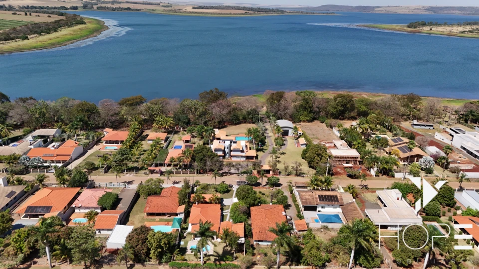 Imagens do imóveis Chácara à Venda no Condomínio Riviera do Poente