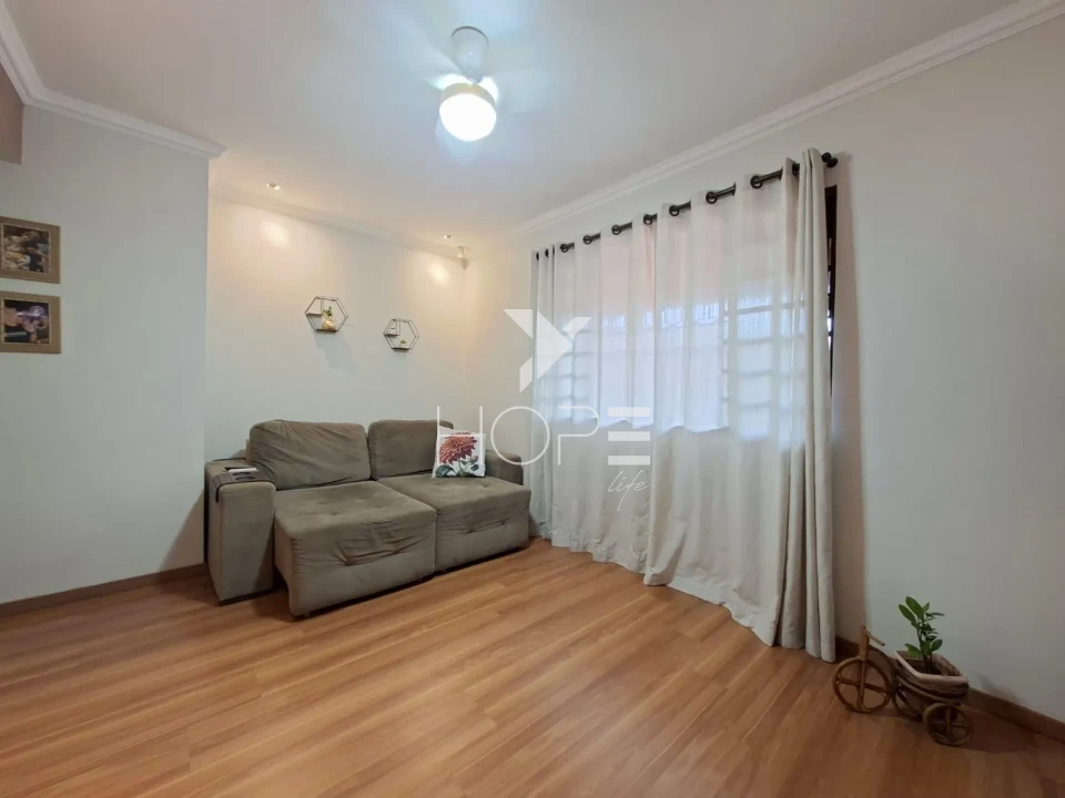 Imagens do imóveis Casa à venda com 190 m² - 4 quartos - 2 banheiros - edícula - 3 vagas - Zona Leste - Proximo ao Aeroporto - Londrina PR