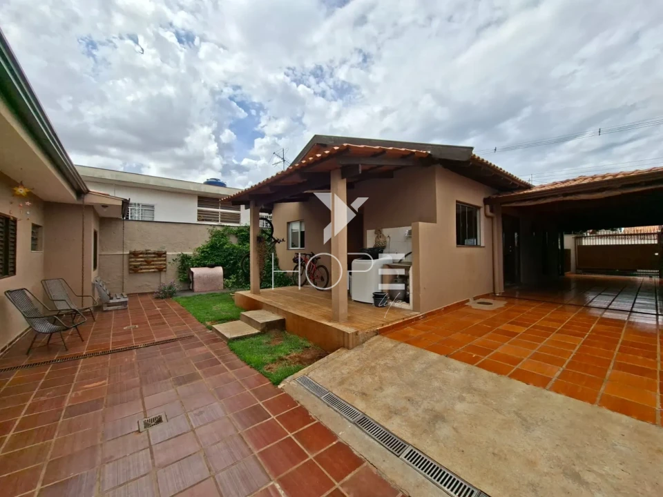 Imagens do imóveis Casa à venda com 190 m² - 4 quartos - 2 banheiros - edícula - 3 vagas - Zona Leste - Proximo ao Aeroporto - Londrina PR