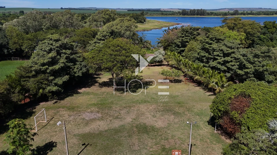 Imagens do imóveis Chácara molhada à venda com 30.492 m² - 3 casas - piscina - acesso direto ao rio - Alvorada do Sul PR
