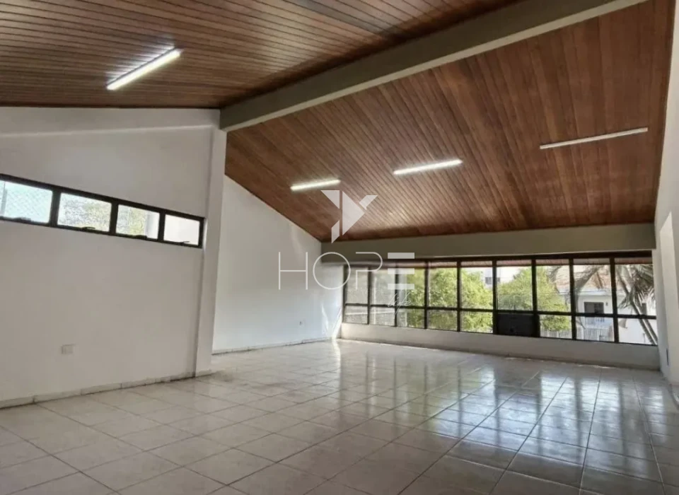 Imagens do imóveis Casa comercial para locação com 500 m² - 12 salas - piscina - quadra esportiva - Centro - Londrina PR