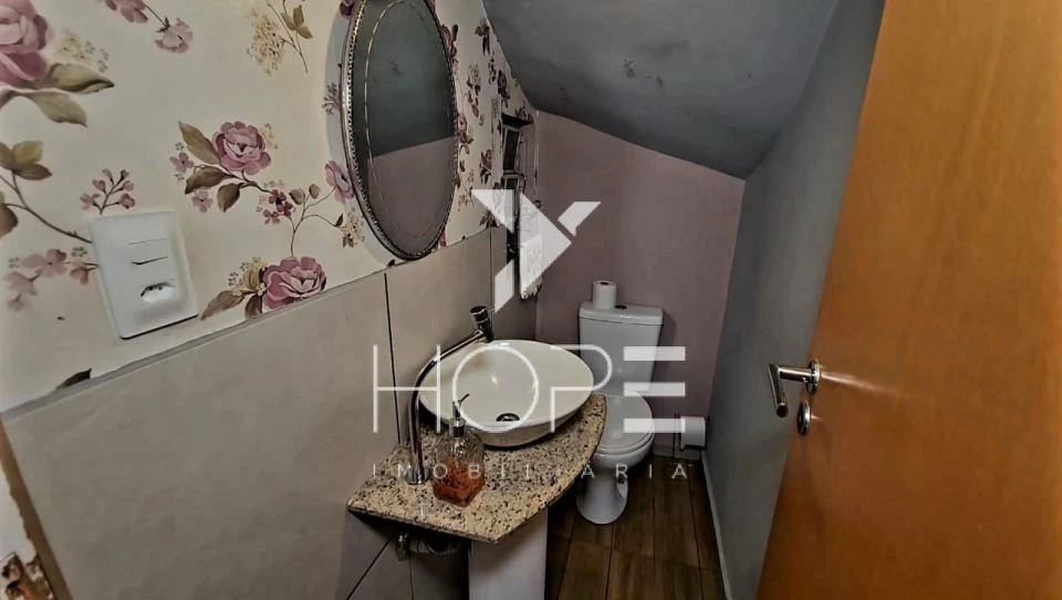 Sobrado à venda na Zona Norte de Londrina – 3 quartos