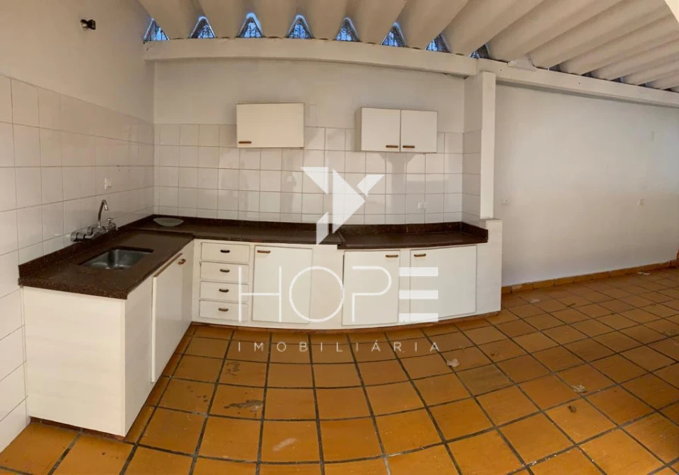 Sobrado à Venda – 5 Quartos (2 Suítes) – 211 m² – Bairro Quebec – Região Central – Londrina/PR