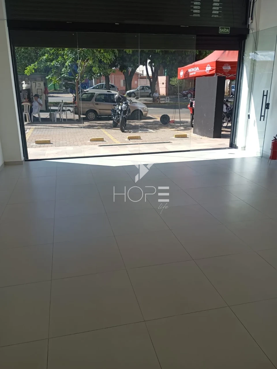 Imagens do imóveis Loja comercial para locação com 45m² - vitrine em vidro - Avenida Saul Elkind - Zona Norte - Londrina PR