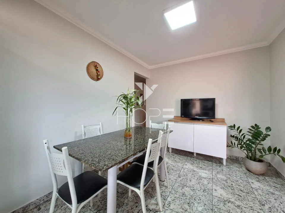 Imagens do imóveis Casa à venda com 190 m² - 4 quartos - 2 banheiros - edícula - 3 vagas - Zona Leste - Proximo ao Aeroporto - Londrina PR