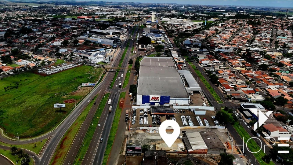 AMPLO BARRACÃO COMERCIAL DE 700 m² AS MARGENS DA AVENIDA TIRADENTES