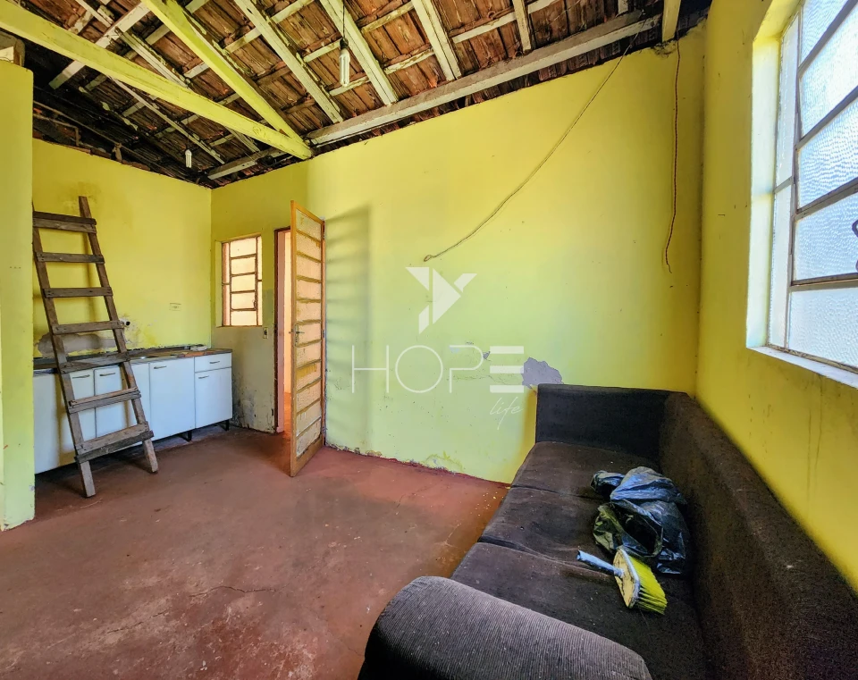 Imagens do imóveis Casa à venda com 250m² de terreno - 2 quartos - ideal para reforma ou demolição  - Zona leste Londrina PR