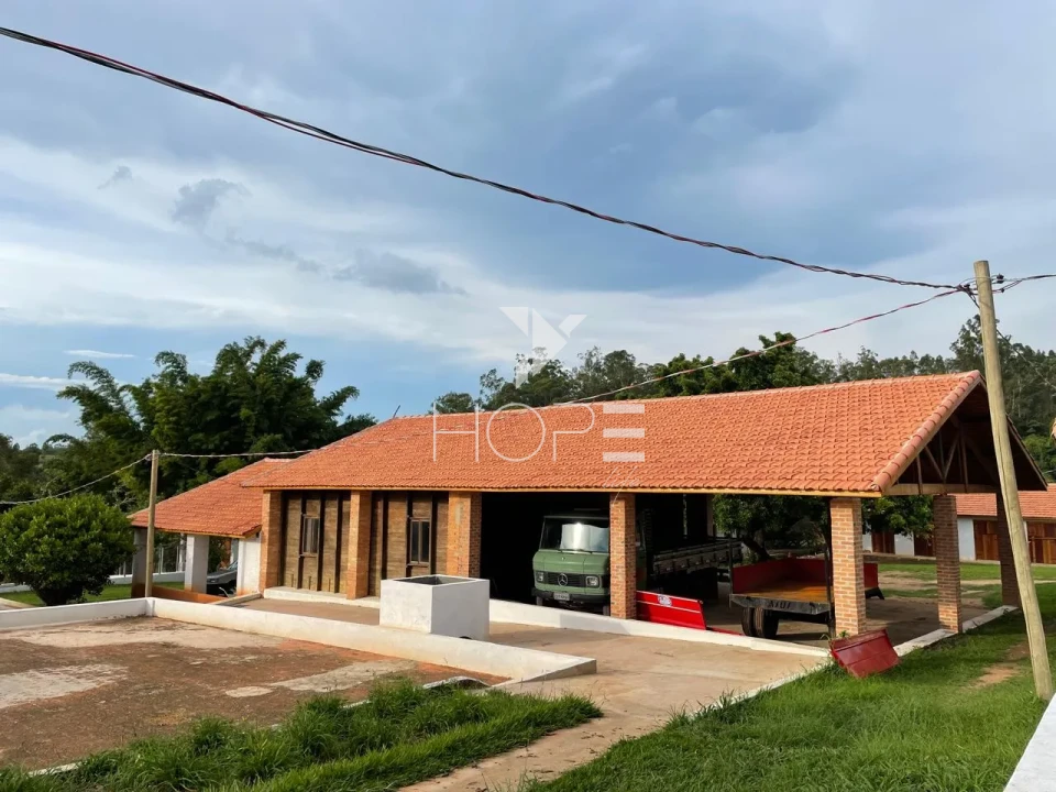 Imagens do imóveis Sítio à venda com 20.76 alqueires - sede com piscina - 4 represas - pecuária e lazer - Itu SP