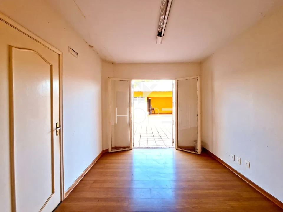 Imagens do imóveis Casa comercial à venda com 438 m² - próxima à Av. Higienópolis e Av. JK - Centro - Londrina PR
